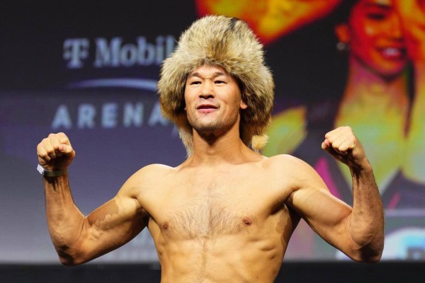Шавкат UFC чемпионымен төбелеседі: Қазақ жауынгері тарих жасағалы тұр