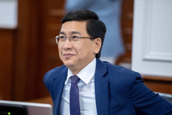 "Ата-аналар мұғалімге түнгі үште хабарлама жазып, мазалайды" – Аймағамбетов