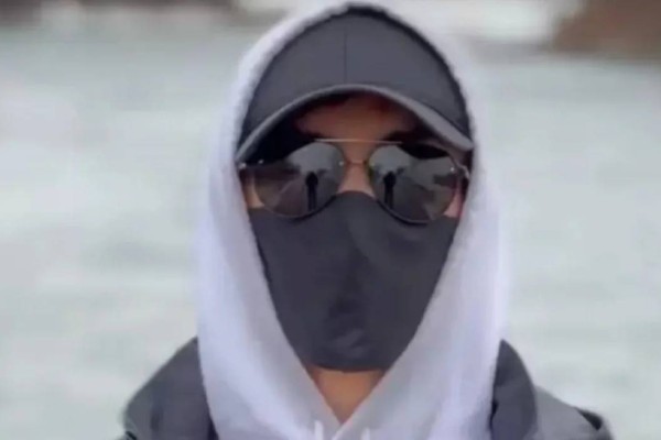 "Маскадағы адамның" кім екені белгілі болды? (ФОТО)