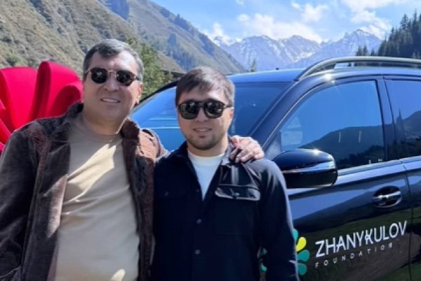 Елдос Сметов Динара Сәтжанның күйеуі сыйлаған 45 млн теңгенің көлігін сатпақшы (ФОТО)