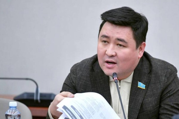 Әлеуметтік педагог жалақыға жарымай отыр! Нартай Аралбайұлы мәселе көтерді (ВИДЕО)