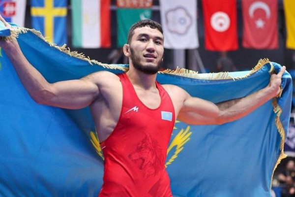 Ризабек Айтмұхан сенсация жасап, әлем чемпионатында тарихи жеңіске жетті