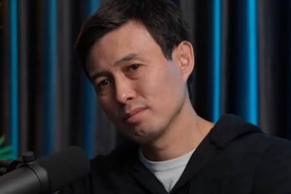 Жатқан жері жайлы болсын! Ердос Қанаевтың отбасы қара жамылды (ФОТО)