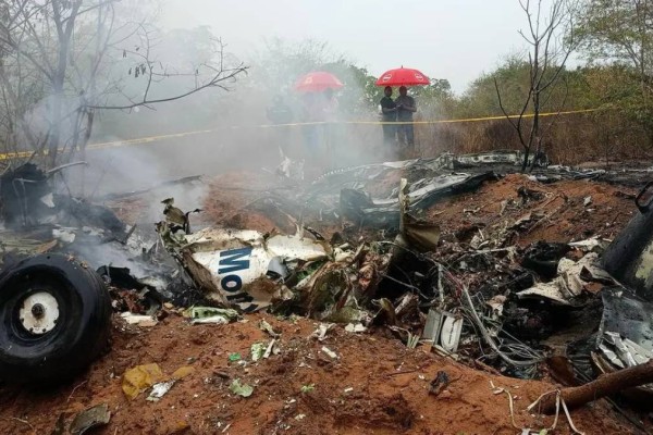 11 адам қаза тапты: Шетелдік туристер отырған ұшақ апатқа ұшырады