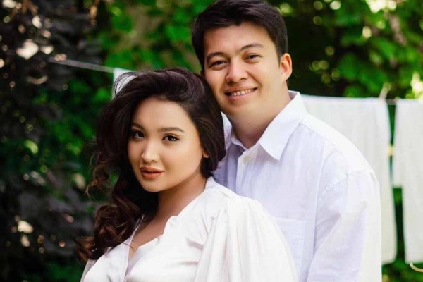 "Өлсе, өледі де": Танымал әнші бұрынғы күйеуінің хаттарын жариялап жіберді (ФОТО)