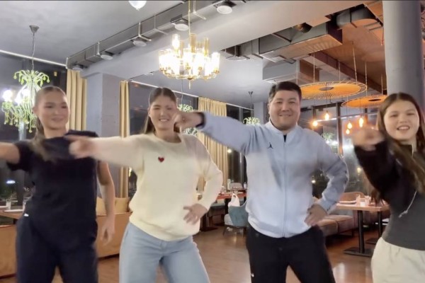 Тұрсынбектің қызы әкесінің "екінші әйеліне" қатысты хабарға тосын "жауап берді" (ФОТО)