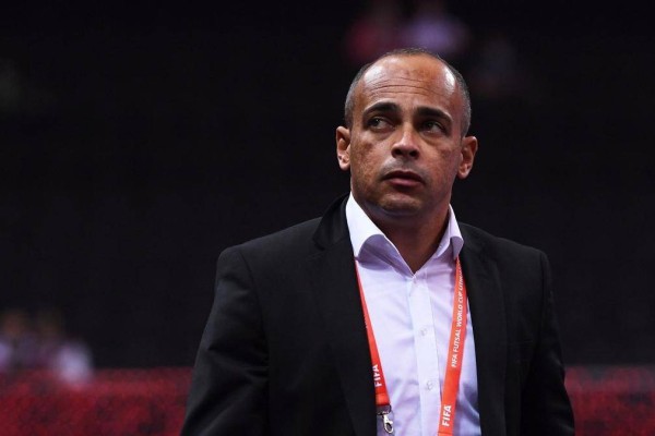 Ұлттық құраманы биік шыңдарған шығарған бас бапкер қызметінен кетті