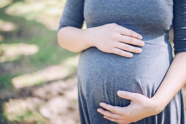 Мектептің 35 жастағы мұғалімі өзінің оқушысынан жүкті болып қалды