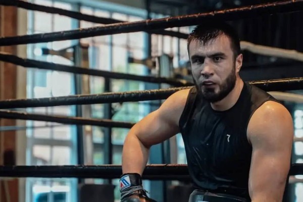 Екі дүркін Олимпиада чемпионы атанған өзбек боксшысы күлкінің астына қалды