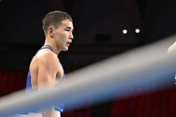 Қазақ боксшысы өзбектің Олимпиада чемпионын өз елінде сабап тастады (ВИДЕО)