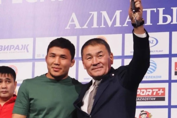 Қазақ балуаны өзіне уәде етілген пәтердің кілтін ұзақ уақыттан кейін алды (ВИДЕО)