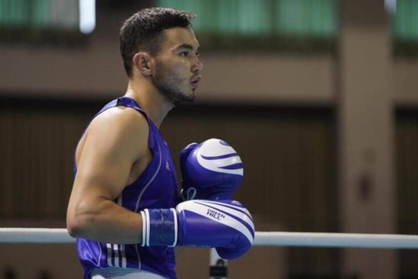 Нұрбек Оралбайдың орнына барған жігіт әлем чемпионатында қарсыласын сұлатып түсірді (ВИДЕО)