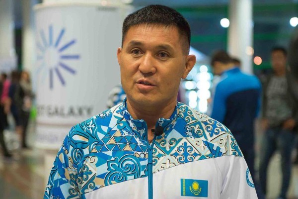 Мырзағали Айтжанов Дубайда Олимпиада чемпионымен "төбелесіп" жүр (ВИДЕО)