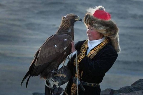 Сүйінші, ағайын! Әлемге әйгілі бүркітші қыз Айшолпан тұрмысқа шықты (ФОТО)