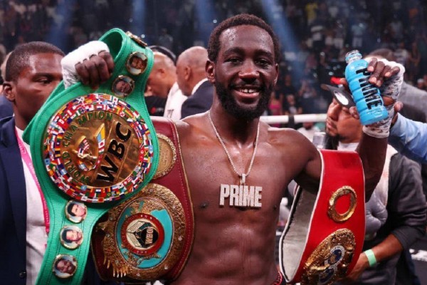 Бірде-бір рет жеңілмеген абсолютті әлем чемпионы 38 жасында мансабын аяқтады