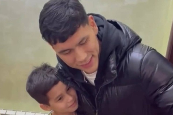 "Ақтөбенің" жейдесін киіп алған": Темірлан Анарбековке "Қайрат" жанкүйерлері шүйлікті (ВИДЕО)