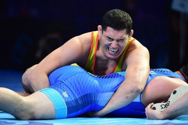 Екі Олимпиадаға қатысқан қазақ балуаны ел біріншілігінде күтпеген әрекетке барды