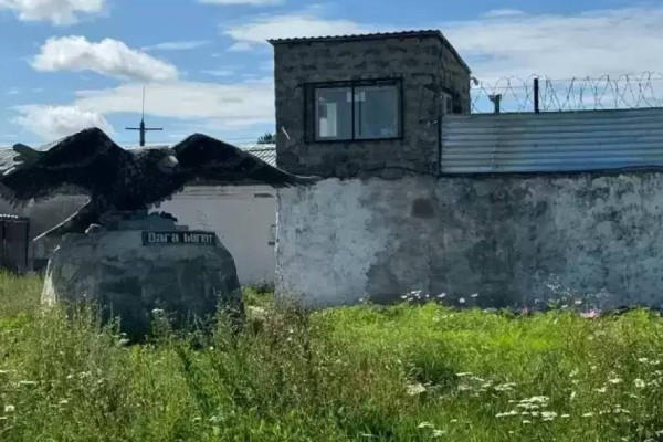 Легкодимова ісі: сотталғандар "Қара бүркіт" колониясына жеткізілді