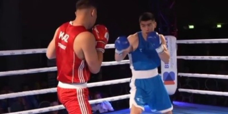Қазақ боксшысы жартылай финалда өзбекке ірі есеппен жеңілді