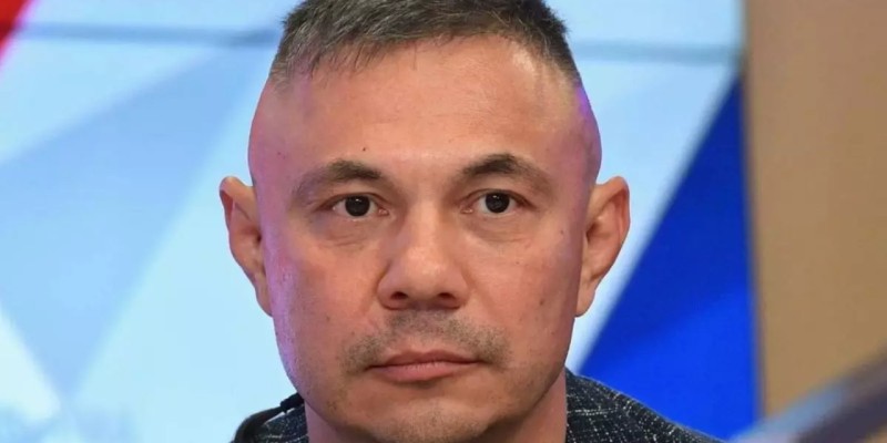 «Анама уәде бергем»: танымал боксшы 100 млн берсе де төбелеспейтінін айтты