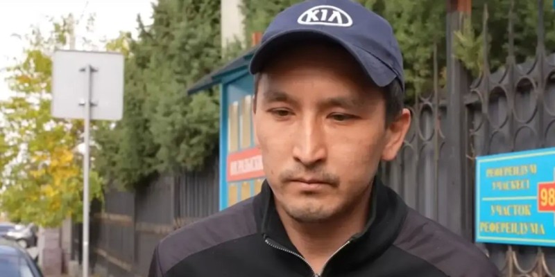 "Мемлекет ешқандай үй берген жоқ": Қаржаубай әйелі мен анасын Талғардан көшіретінін айтты