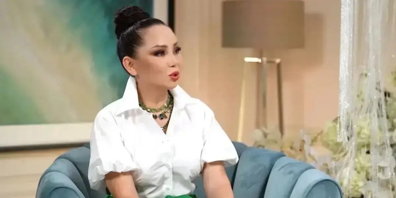 «Бір ұрғаннан кейін киімімді жинап, кетіп қалдым»: Баян Мақсатқызы бірінші күйеуі туралы айтты
