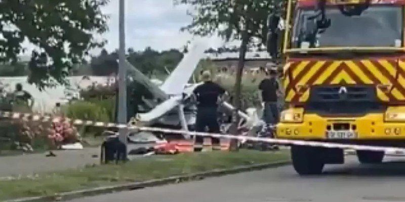 ШҰҒЫЛ: Ұшақ тұрғын үйлерге құлап, борттағы адамдардың барлығы қаза тапты