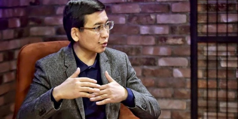 «Би билейтін емес, ой ойлайтын уақыт»: Аймағамбетов тренд қуып, Тикток түсіретін мұғалімдерді сынады