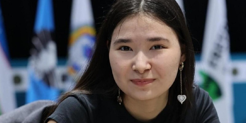 Тоқаев Әлем кубогында сенсация жасаған 19 жастағы қазақ шахматшысын құттықтады