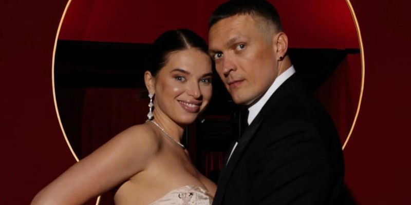 Соңғы тиынына бір тал гүл сатып алған: Александр Усик пен жарының махаббат хикаясы