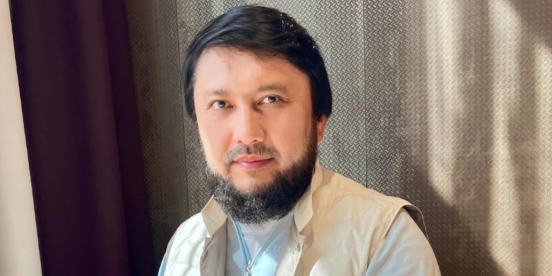 Мұхамеджан Тазабек өз анасын жұрт алдында тұңғыш рет көрсетті (ФОТО)