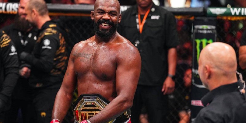 UFC-дің аңыз спортшысы Джон Джонс октагонға қайта оралады