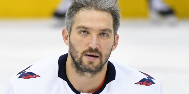 Атақты хоккейші Овечкиннің бір күннің ішінде Ресейдегі бес шотын жауып тастаған