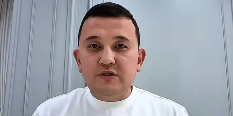 "Біз сенің жаныңдамыз": Елдос Колобок отбасындағы шұғыл хабарды айтты (ВИДЕО)