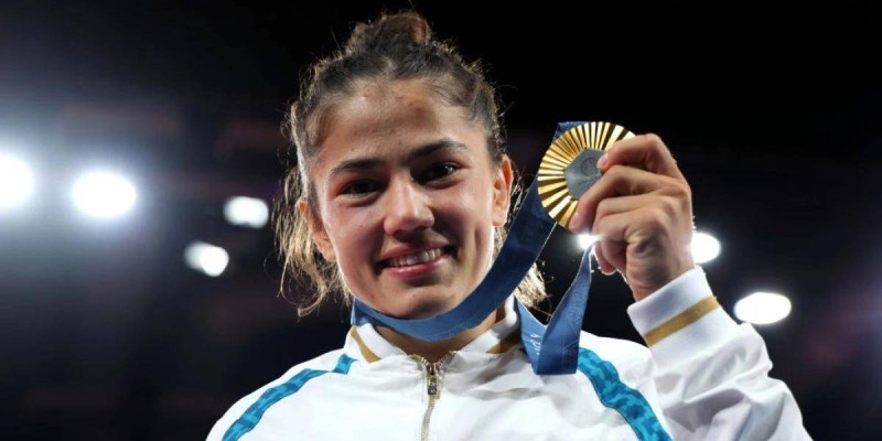 Олимпиада чемпионы атанған өзбек қызы тұңғышын дүниеге әкелді (ФОТО)