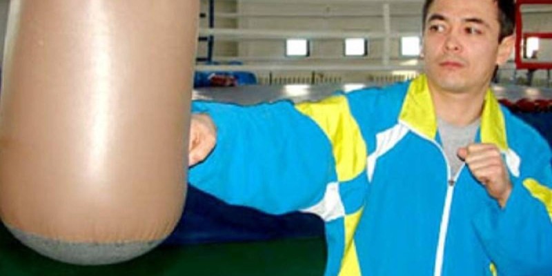 Олимпиада жүлдегері, әлем чемпионы тоз-тозы шыққан жертөледе тұрып жатыр (ВИДЕО)