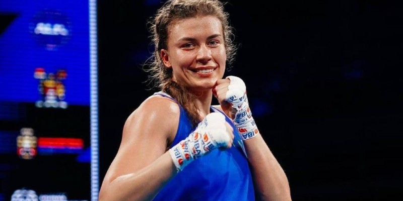 Қазақстандық боксшы әлем чемпионын нокдаунға түсіріп, жеңіске жетті