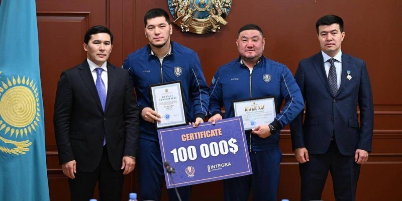 Әлем чемпиондары мен бапкерлеріне қомақты қаражат табыс етілді