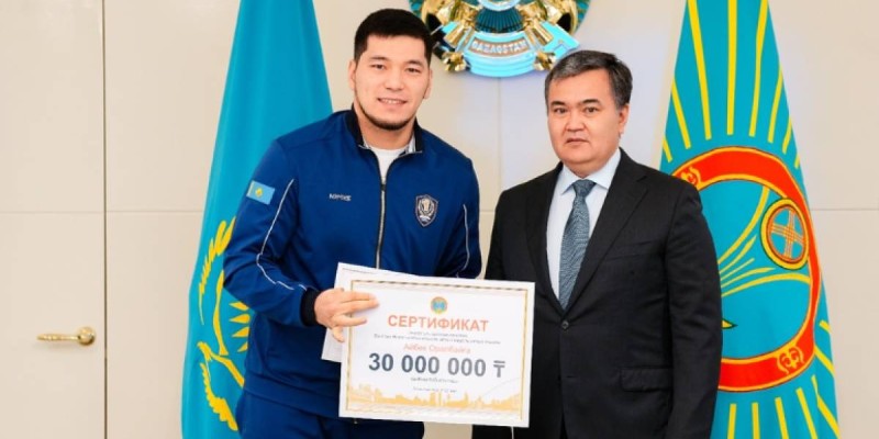 Сүйінші, ағайын! Әлем чемпиондарына 30 млн теңге сыйақы табысталды (ФОТО)