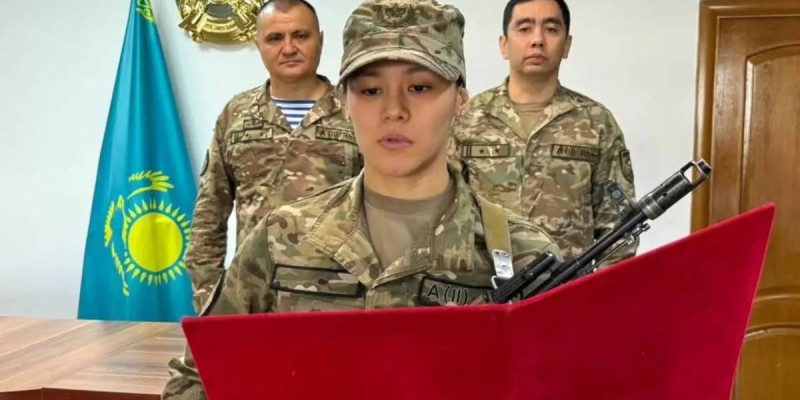 Боксшы Алуа Балқыбекова әскери ант қабылдап, қатардағы жауынгер атанды