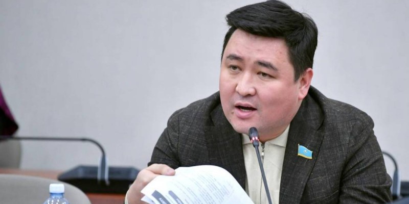 Әлеуметтік педагог жалақыға жарымай отыр! Нартай Аралбайұлы мәселе көтерді (ВИДЕО)