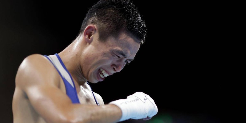 Сәкен Бибосыновтың кәсіпқой бокстағы жекпе-жегі күтпеген нәтижемен аяқталды