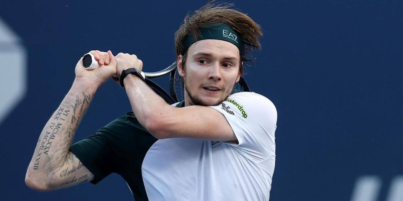 "Тәкаппарлықпен қарайды": Қазақ теннисшісін қарсыласы үйіне қайтарып жіберетінін айтты