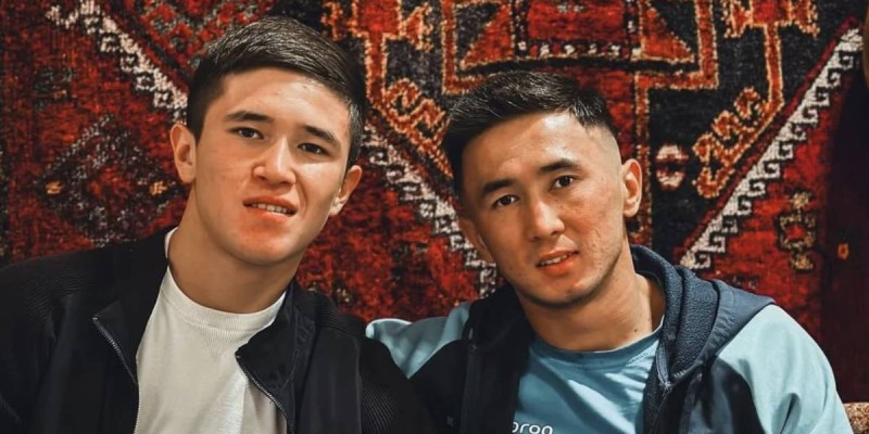 Әлем чемпиондары ағайынды Сабырхандарды әкелері сабап тастады (ВИДЕО)