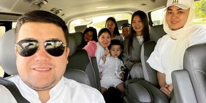 "Мен балаларыммен біргемін, жақсы көремін": Тұрсынбек Қабатов Мөлдірдің сөзін жоққа шығарды