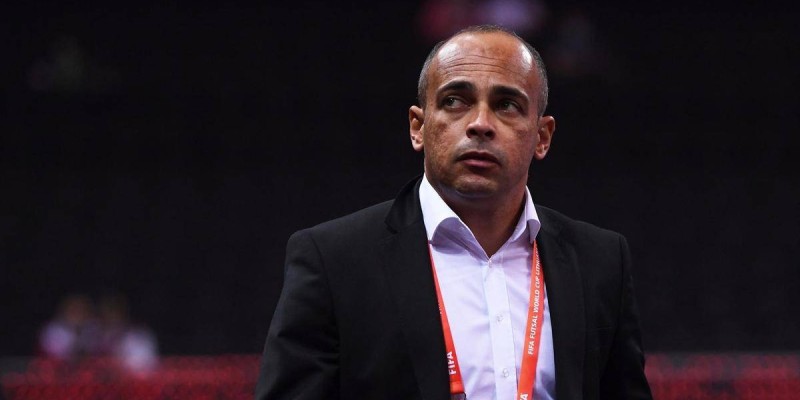 Ұлттық құраманы биік шыңдарған шығарған бас бапкер қызметінен кетті