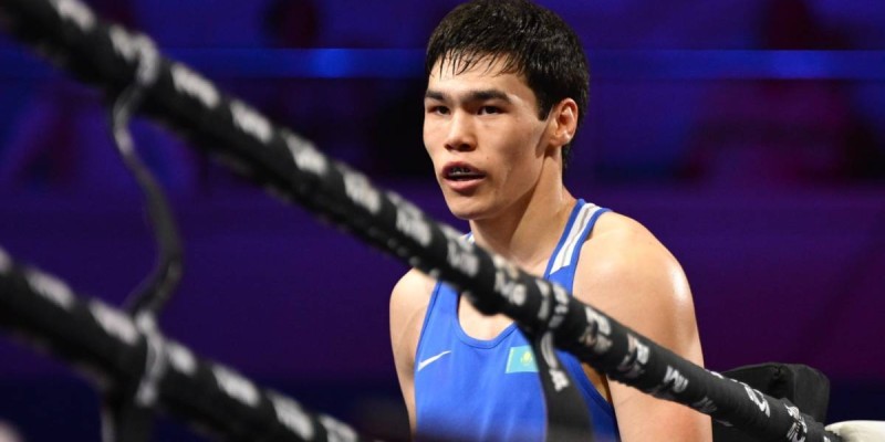 Қазақ боксшысы әлем чемпионатында қарсыласын сұлатып түсірді (ВИДЕО)