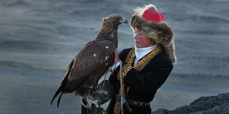 Сүйінші, ағайын! Әлемге әйгілі бүркітші қыз Айшолпан тұрмысқа шықты (ФОТО)