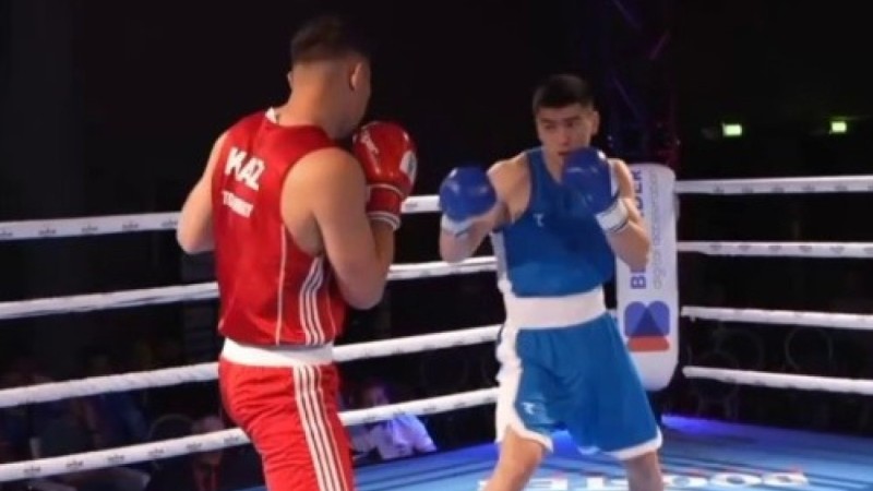 Қазақ боксшысы жартылай финалда өзбекке ірі есеппен жеңілді
