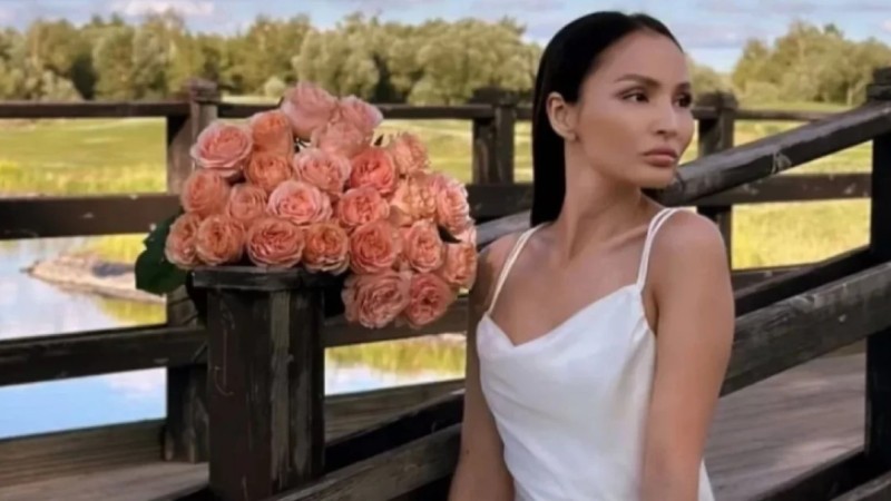 «Тамығыма өксік келді»: Жұлдыз Әбдікәрімова қызының мектеп бітіру кешіндегі сезімін айтты
